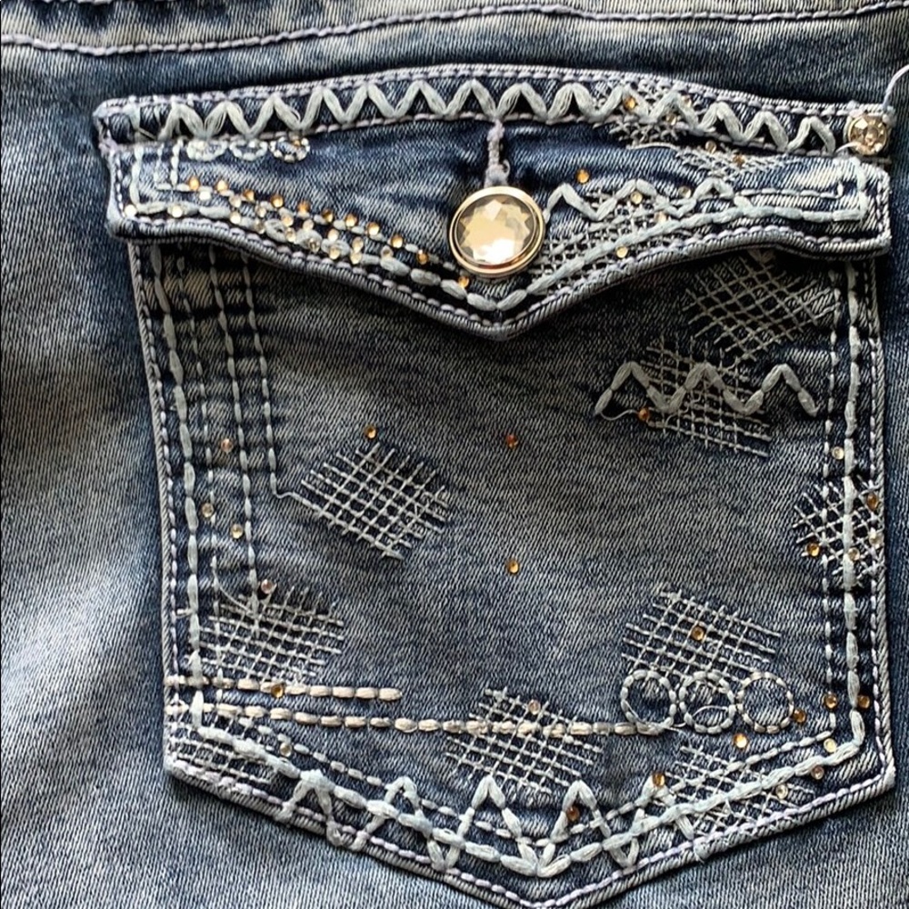 Revolt Capris - Picture 2 of 7